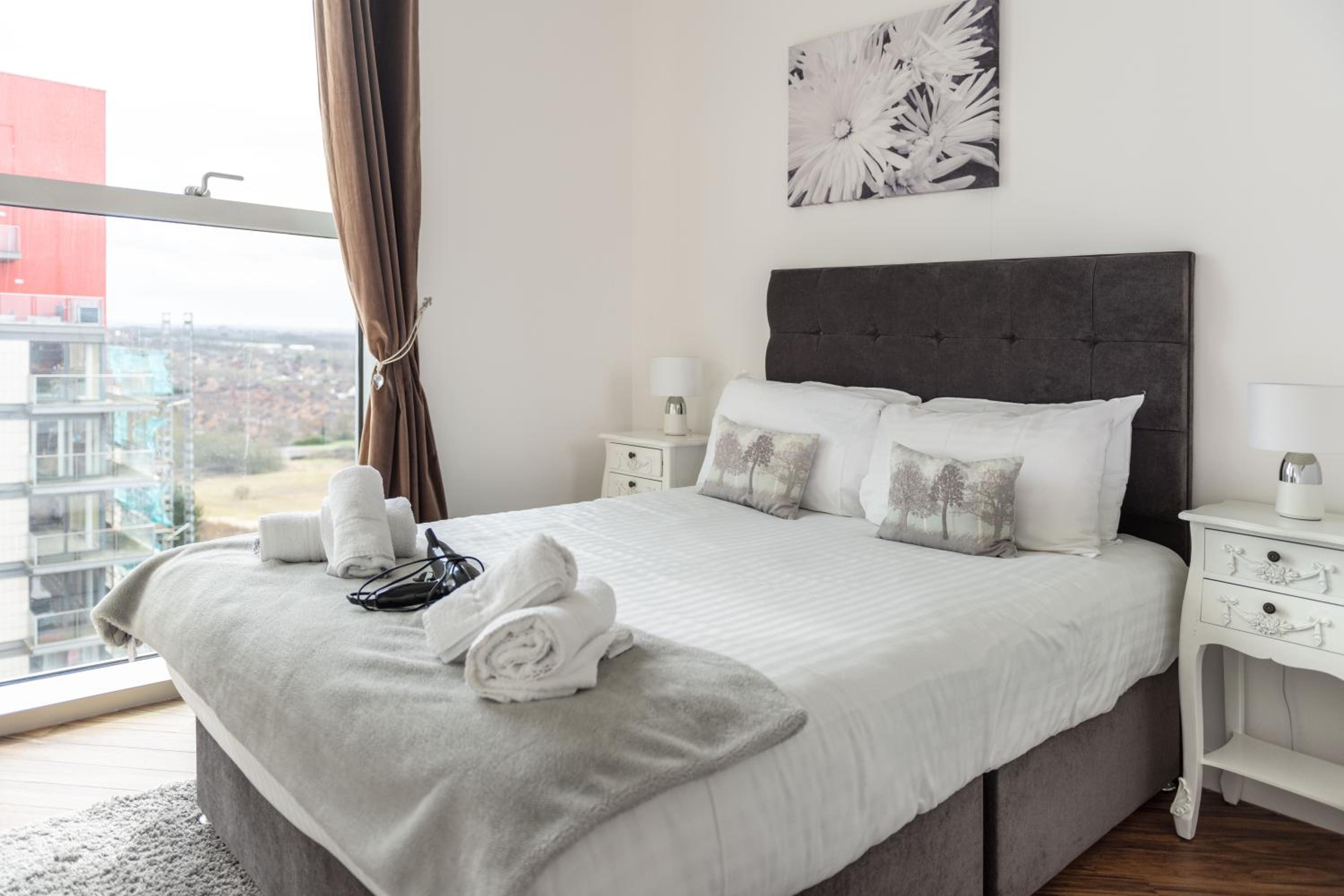 2 Bedrooms, Apartment