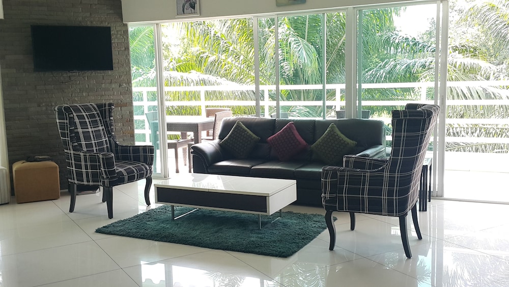 Vtsix Condo Rentals at View Talay 6 Pattaya 48/71