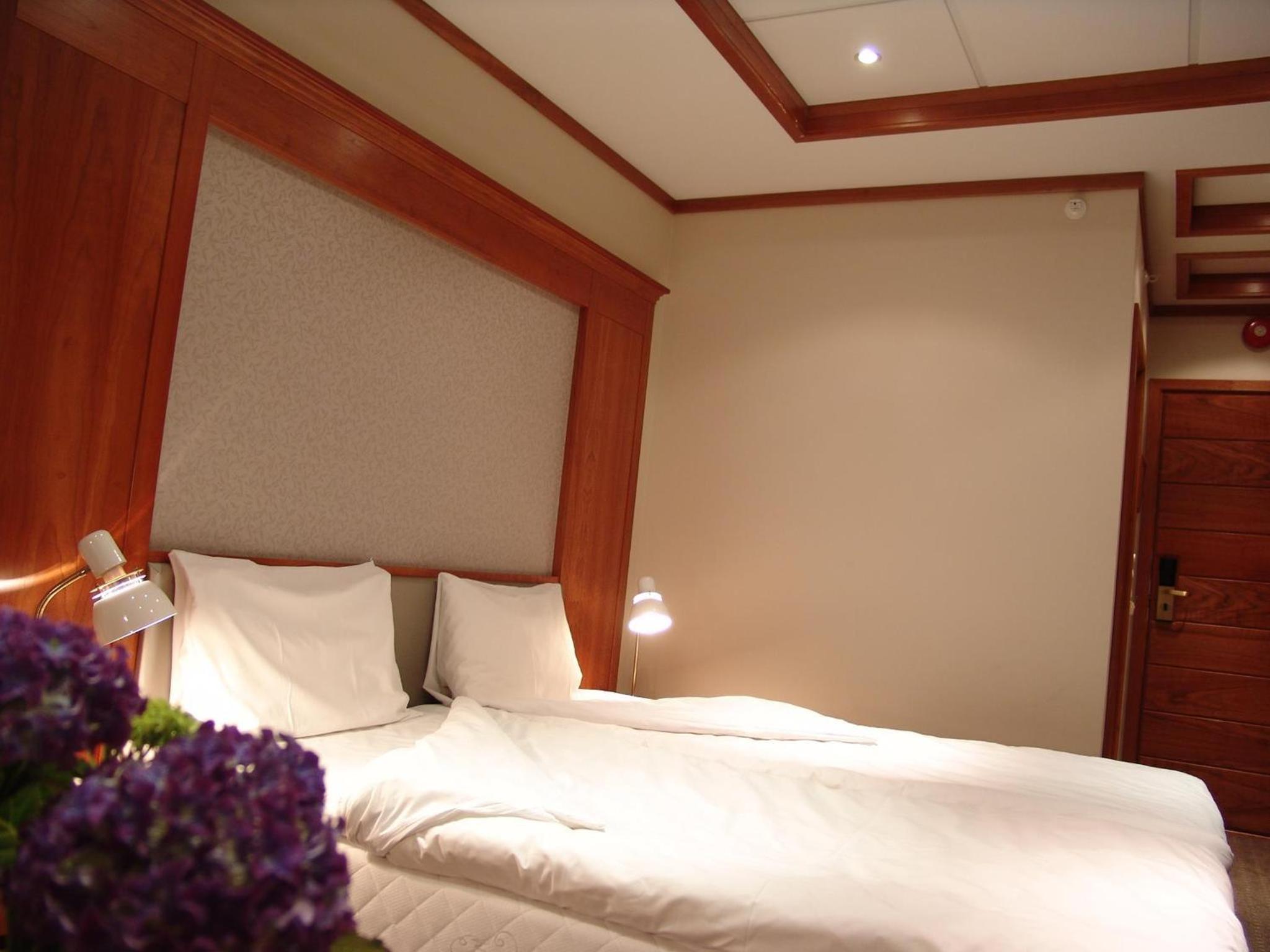 Alver Hotel 9/50