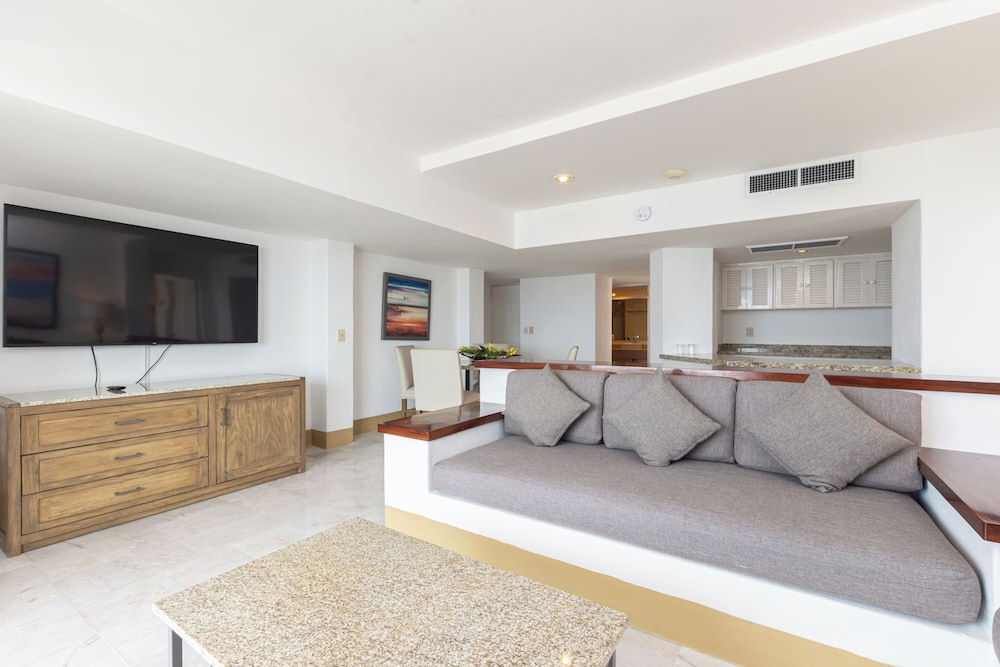 Tesoro Ixtapa 32/54