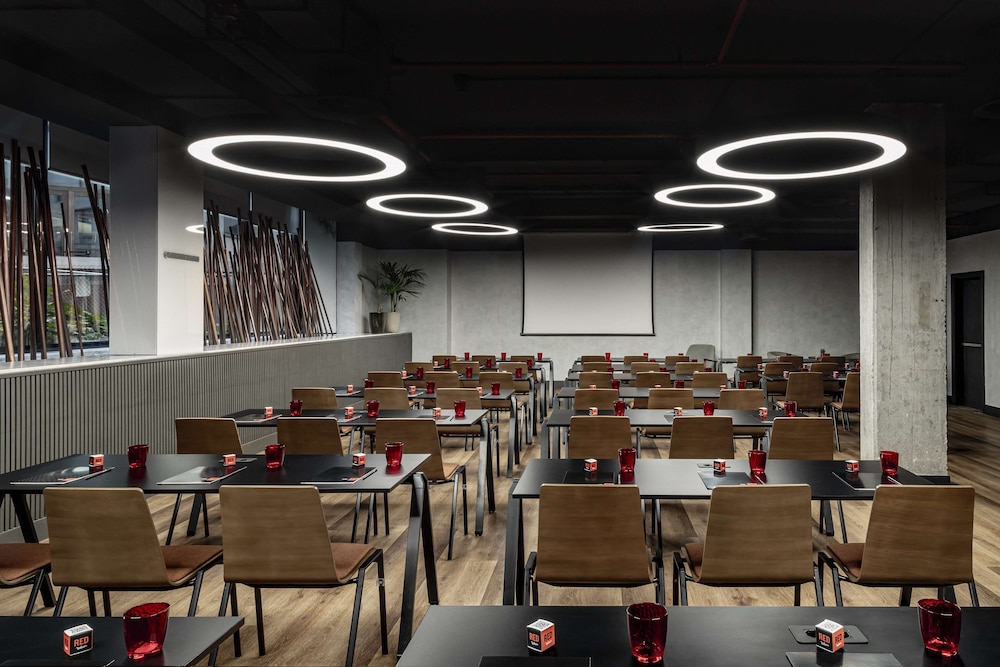 Radisson RED Madrid (ex. Paseo del Arte) 54/70