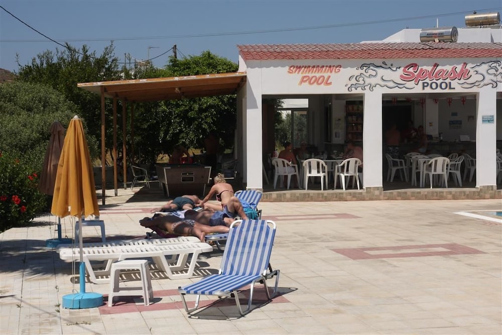 NIKOS 2 STUDIOS AND APARTMENTS 22/25