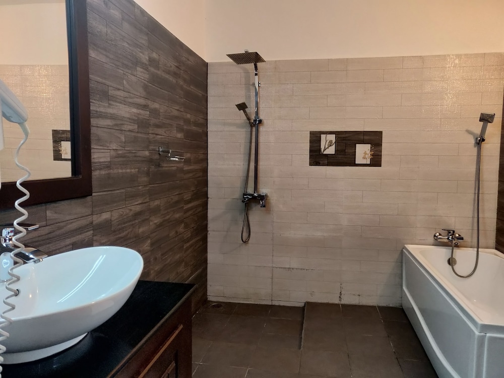 Oreeka Hotel 50/50