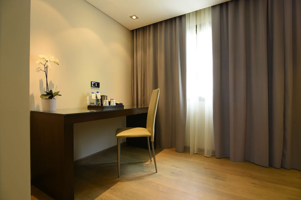 Ramada By Wyndham Downtown Beirut 6/56