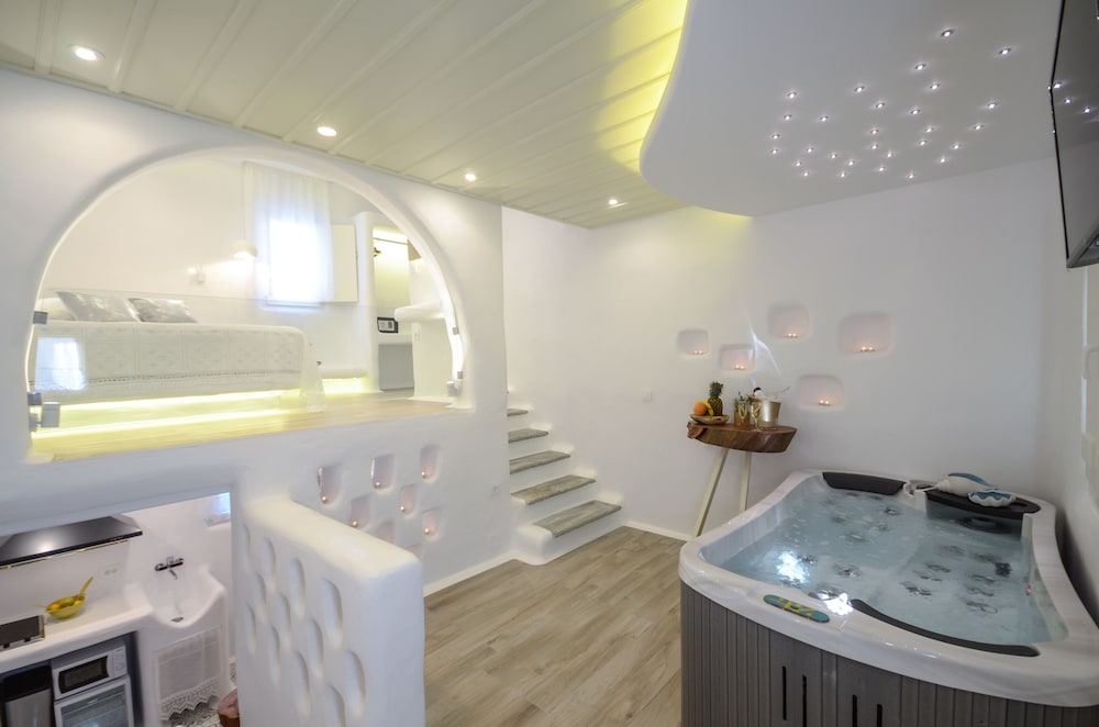 Naxos Island Escape Suites 40/71