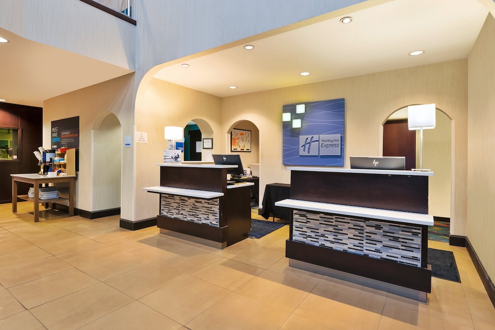 Holiday Inn Express Suites Southport Oak Island Area 10/58