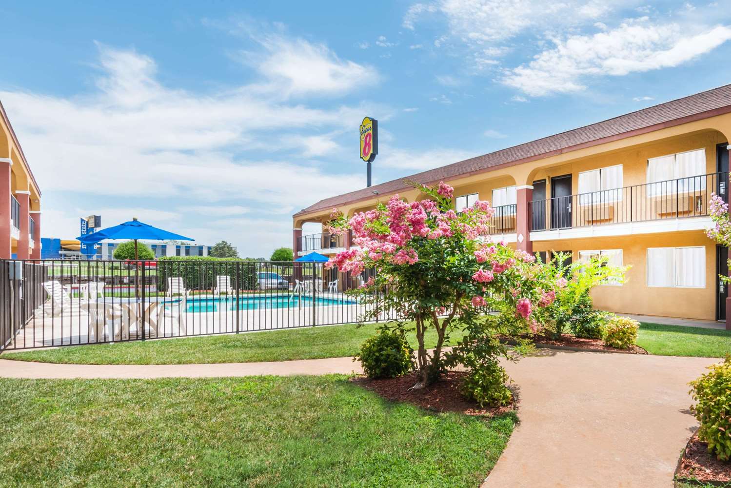 Super 8 by Wyndham Midwest City OK 31/33