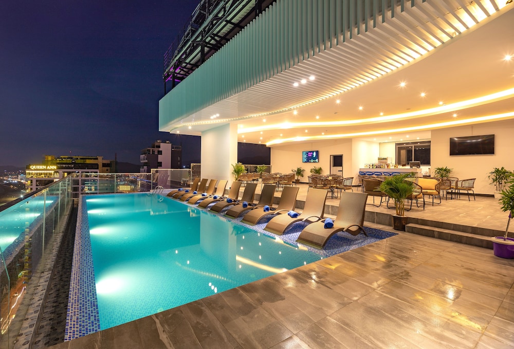 Majestic Premium Hotel 8/70