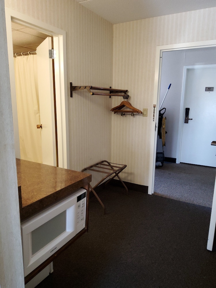 Klopfenstein Inn and Suites 32/34