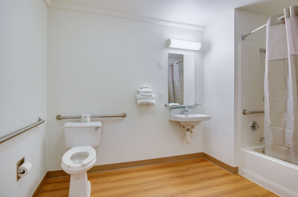 Motel6 Tacoma, WA - South 44/46