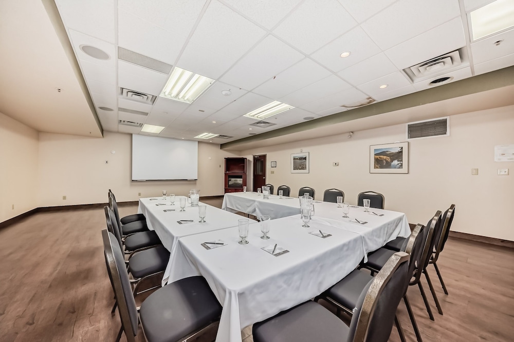 Grande Cache Inn and Suites 38/46