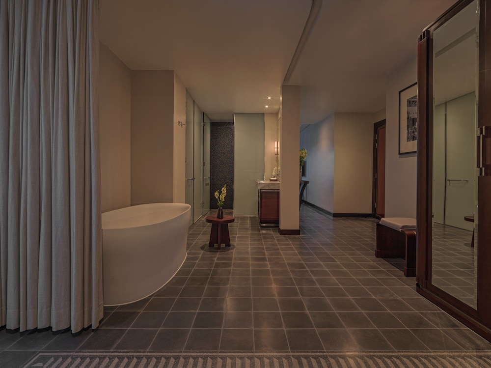 River, Suite, King Bed، Azerai La Residence Hue 4/4