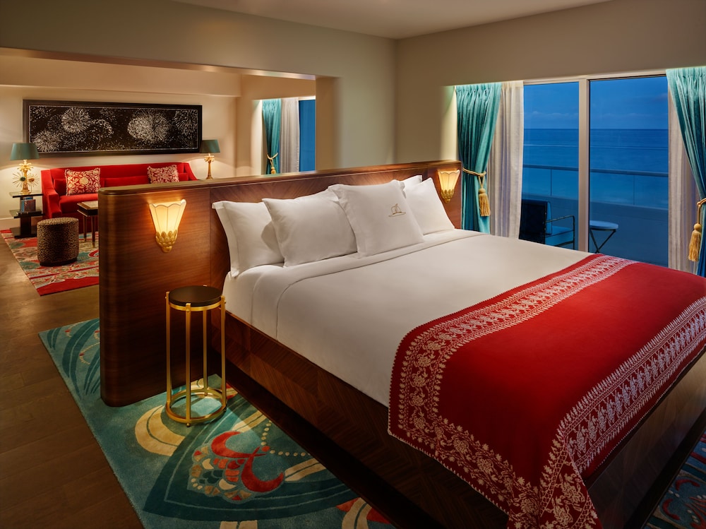 Premier, Junior Suite, King Bed, Ocean Front, Corner