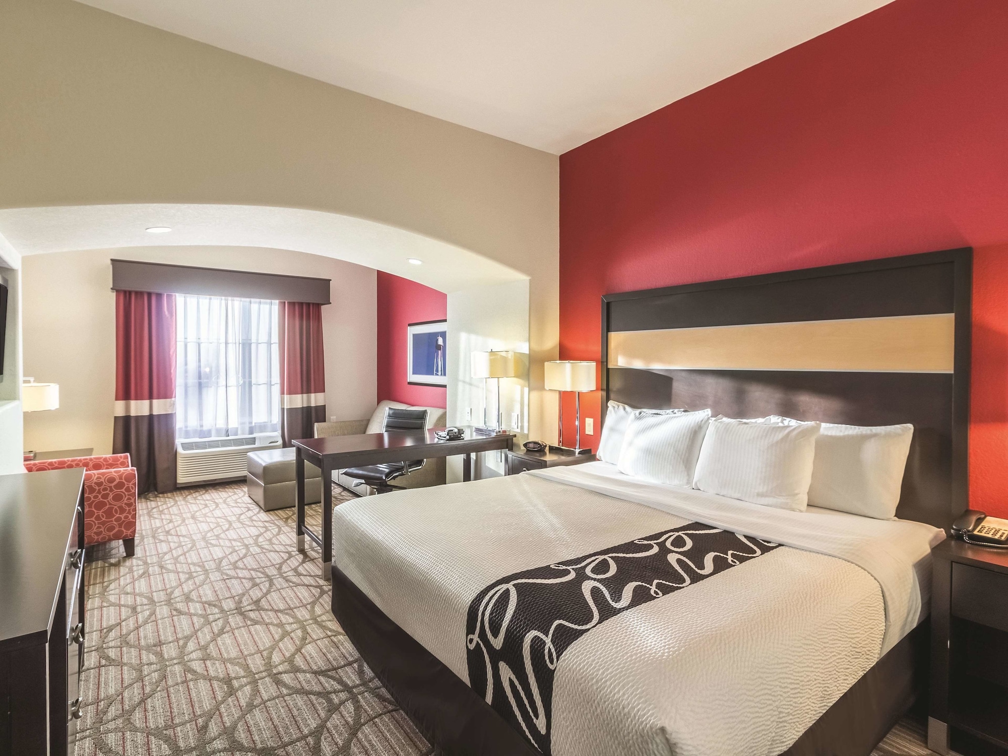 DELUXE, KING BED, ACCESSIBLE