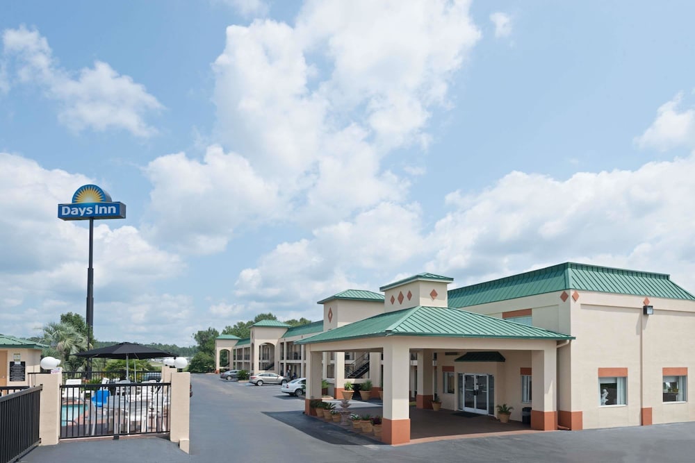Days Inn by Wyndham Greenville AL 2/33