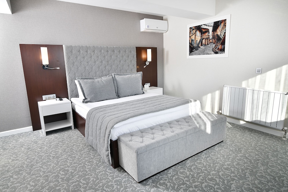 STANDARD, DOUBLE BED