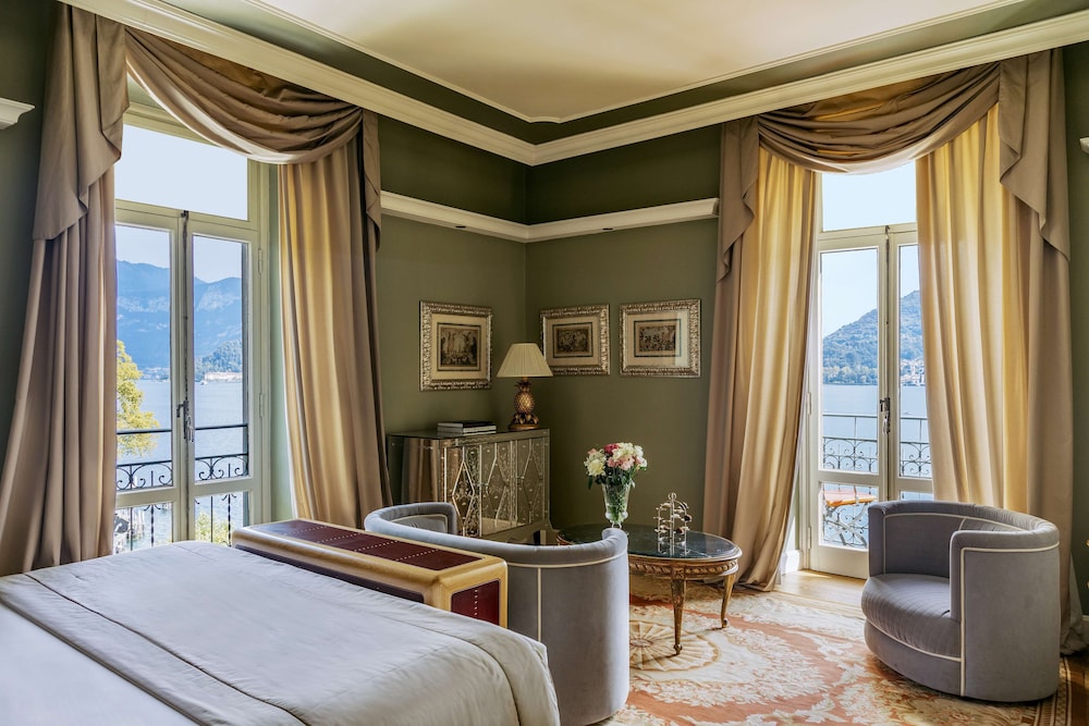 DELUXE, LAKE VIEW
