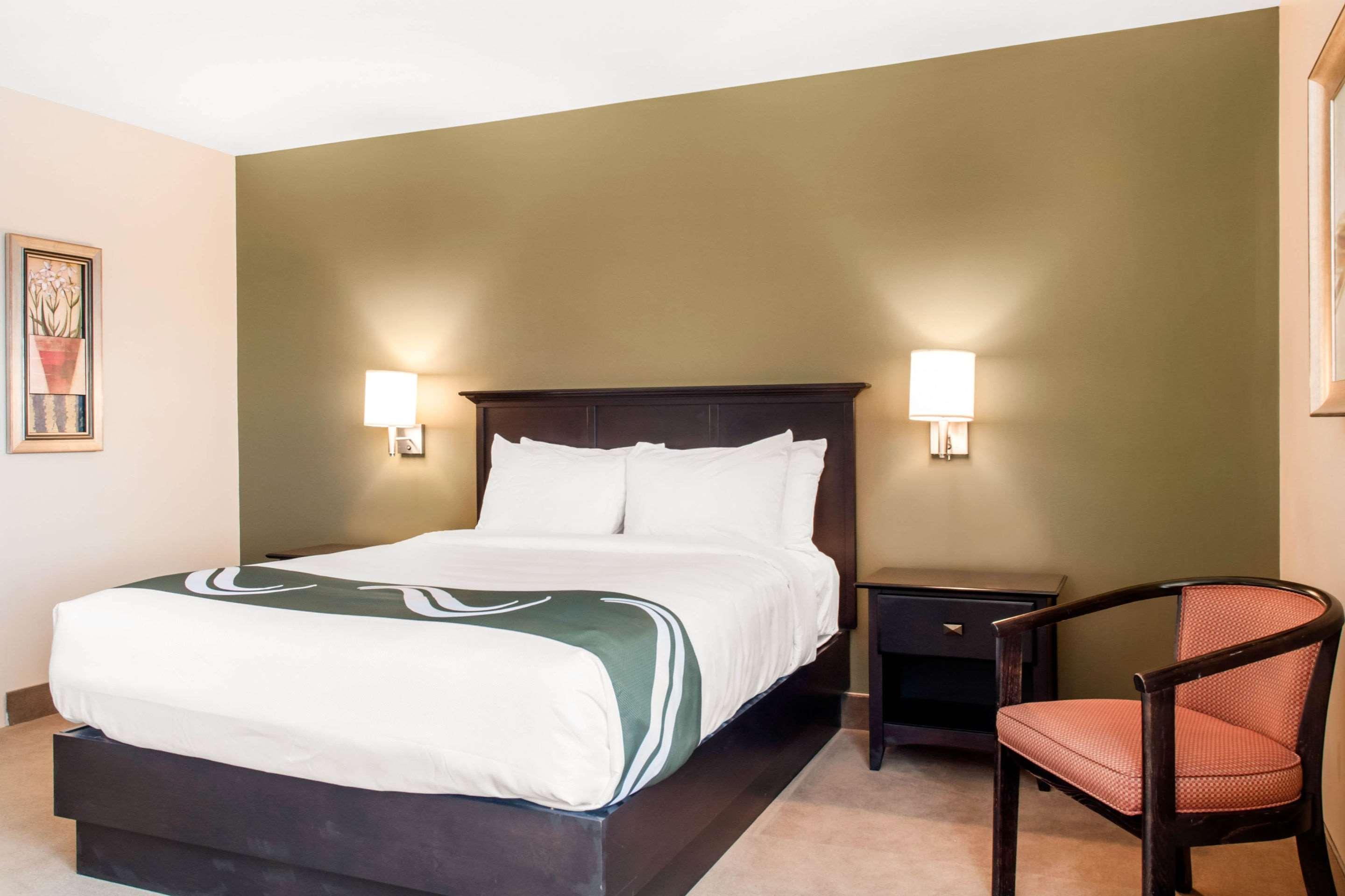 Upgrade, Queen Bed
