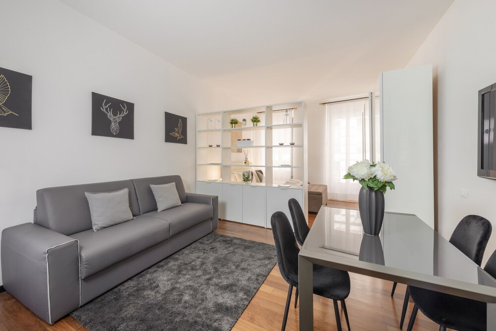 Milan Royal Suites Luxury Apartments 37/50