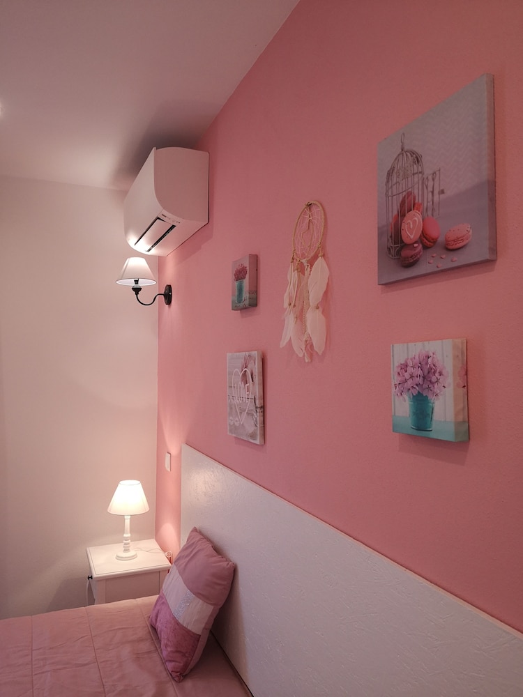 Sensations Guesthouse 20/50