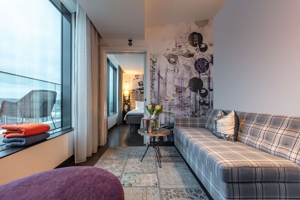 Radisson Blu Riverside Hotel 12/80