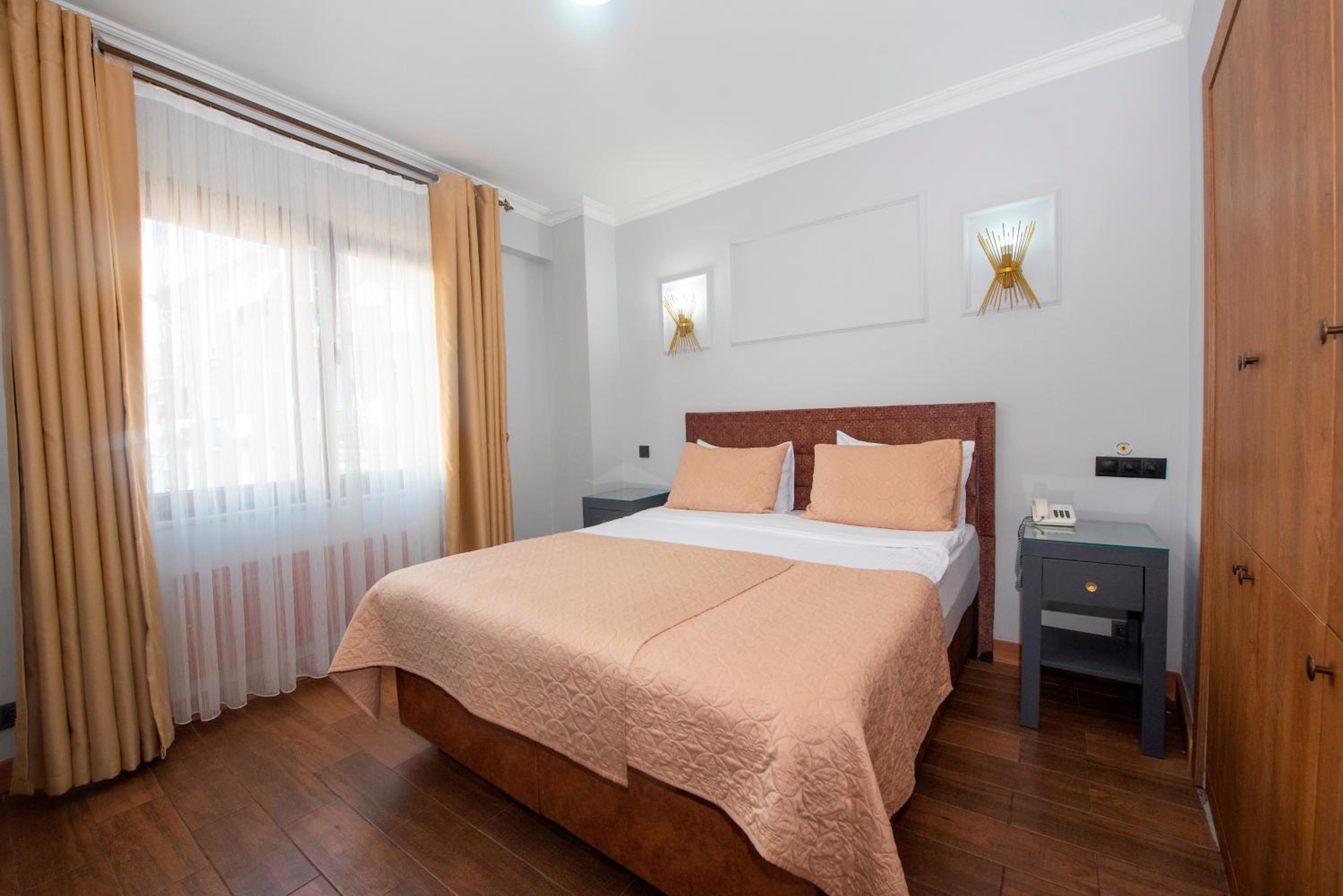 غرفة بسرير مزدوج أو سريرين منفصلين، Ramada Encore By Wyndham Kuwait Downtown 2/10