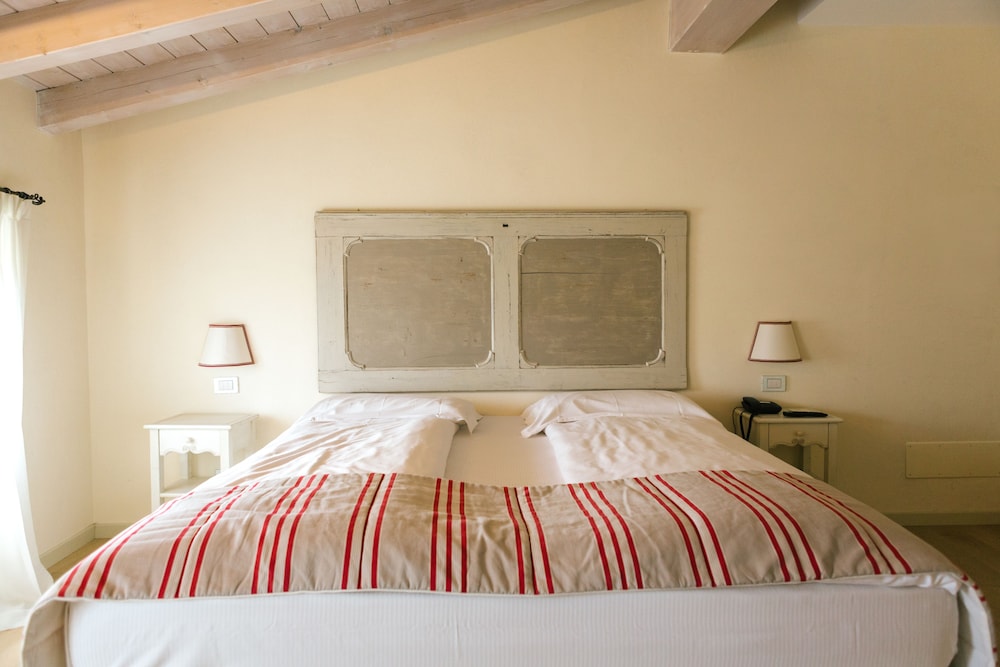 Hotel Villa Moron 12/50