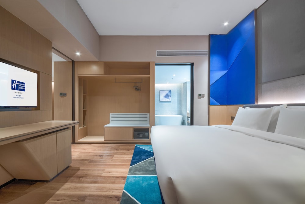 Holiday Inn Express Shenzhen Longhua 28/77