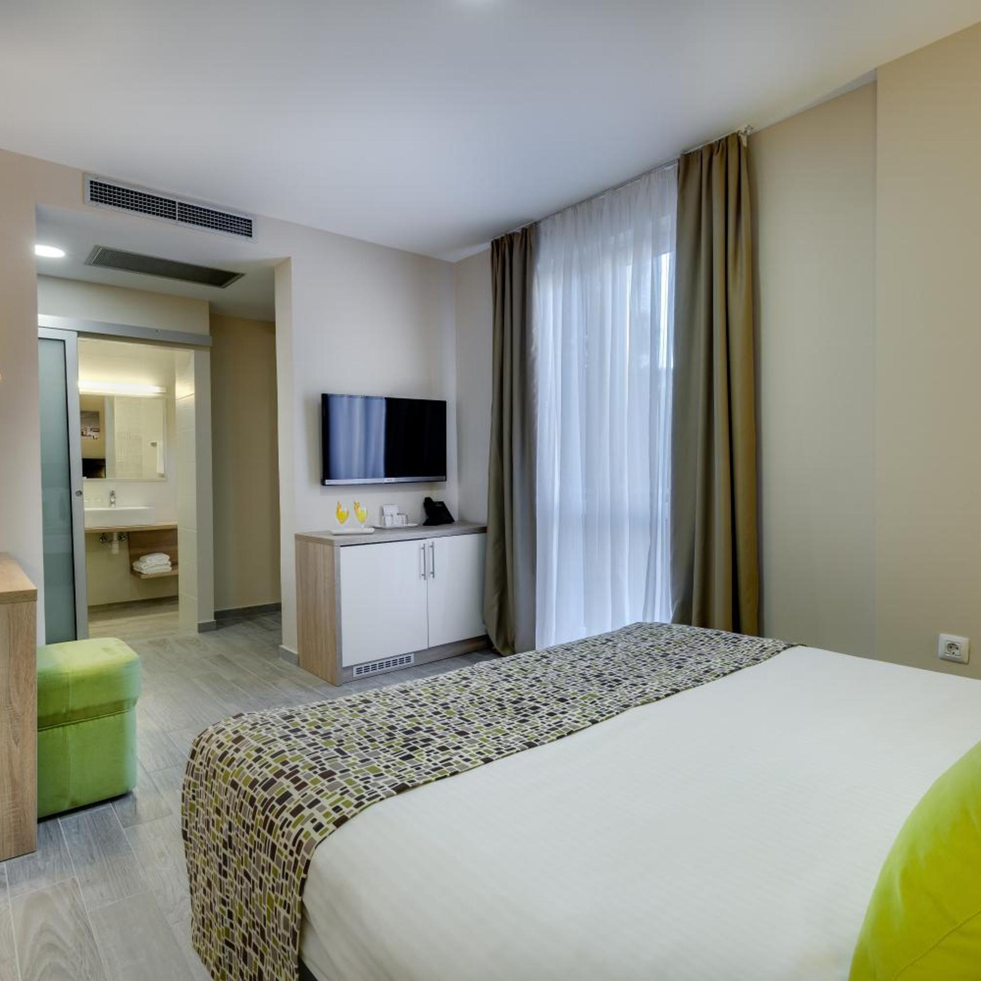 Classic, Double or Twin Bed, No Balcony