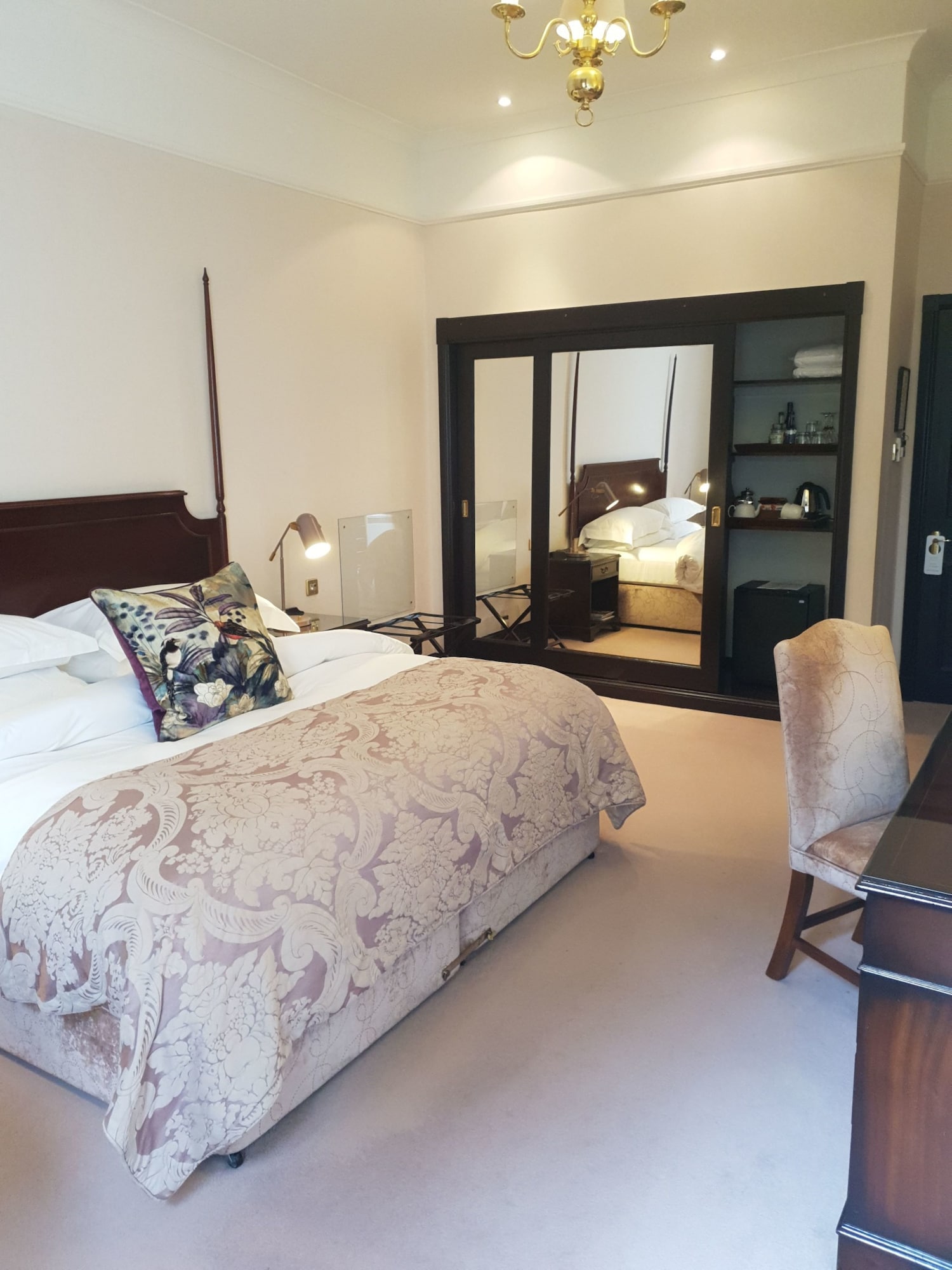 SUPERIOR, DOUBLE OR TWIN BED