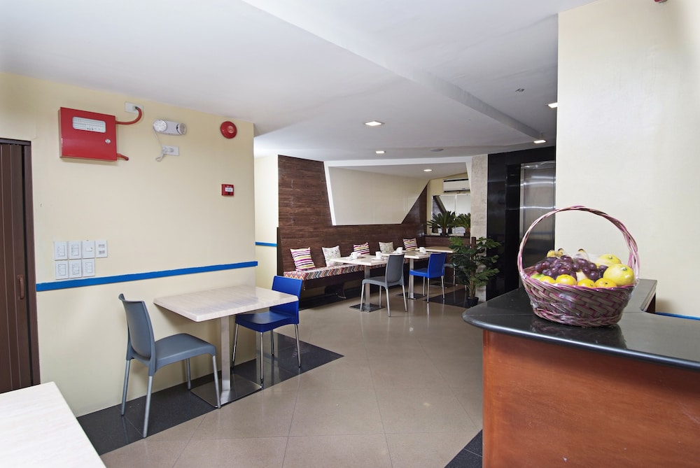 Skyblue Hotel 39/41