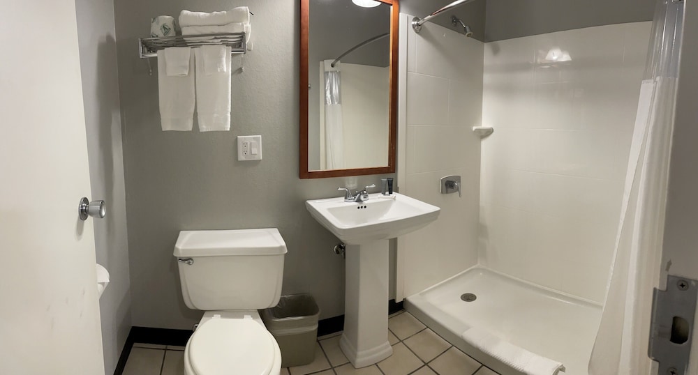Carolina Pine Inn 28/32