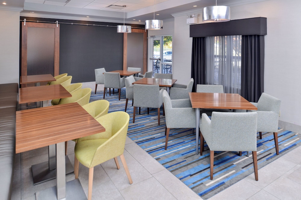 Holiday Inn Express Hotel & Suites St. Louis West-O Fallon 54/71
