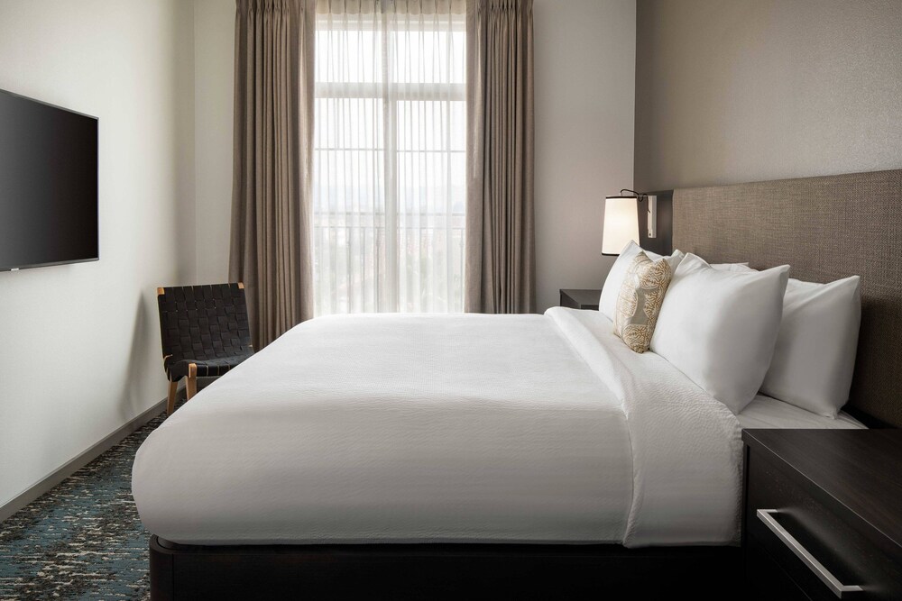 Residence Inn by Marriott Los Angeles Glendale 10/50