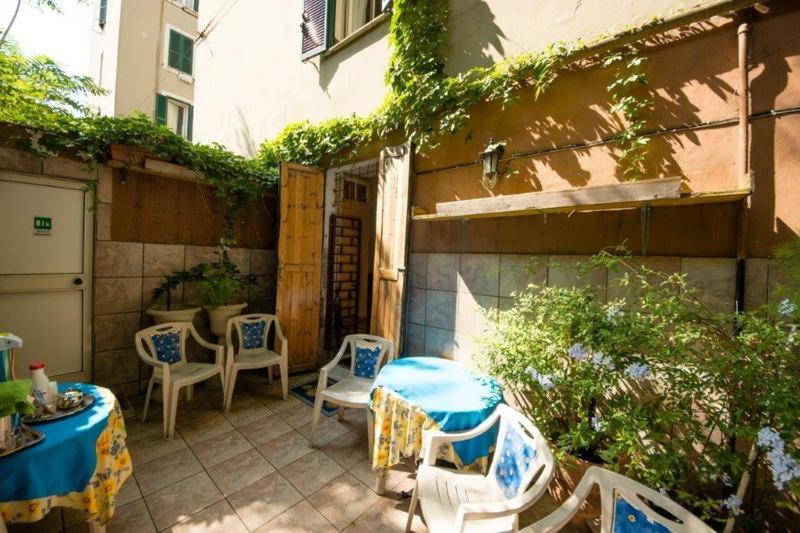 Sunshine Hostel 13/15
