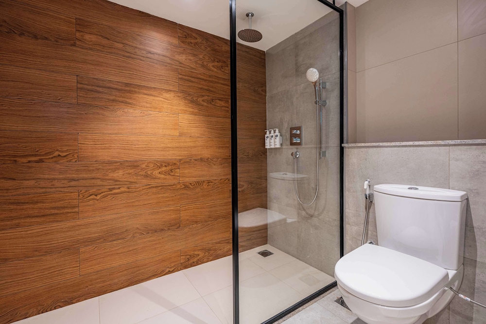 Park Inn & Suites by Radisson Thrissur East Fort 43/47