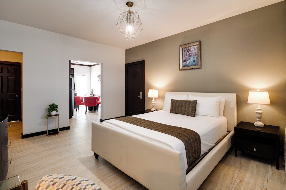 Tradewinds Apartment Hotel 24/65