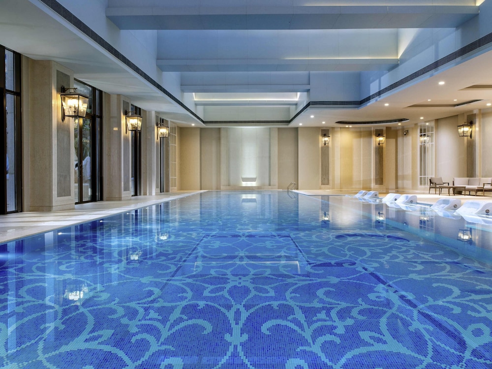 swimming pool spa