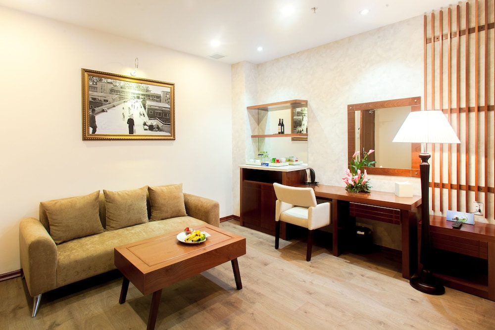 Ladalat Hotel 57/80