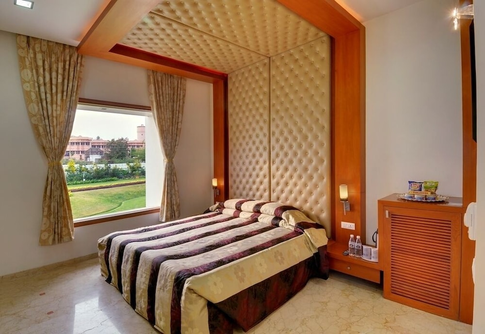 INDER RESIDENCY 15/58