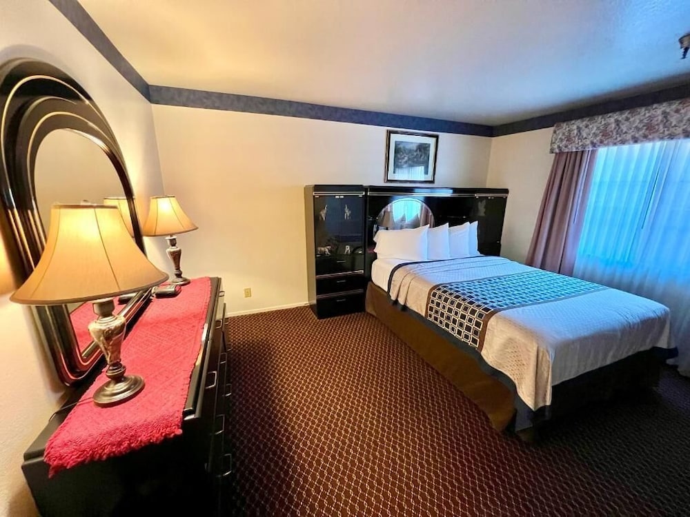 Oakridge Inn 24/53