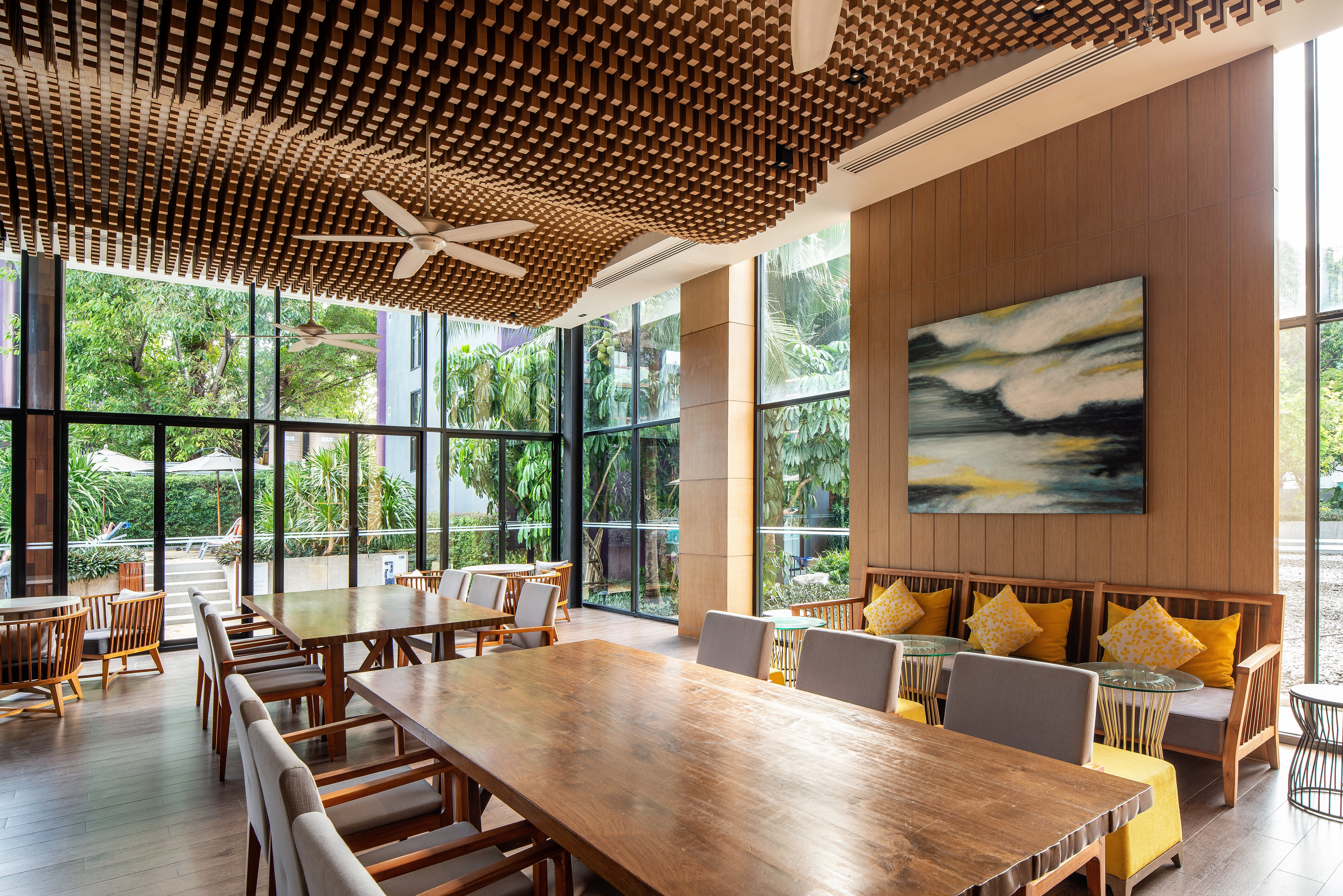 Holiday Inn Express Phuket Patong Beach Central 63/82