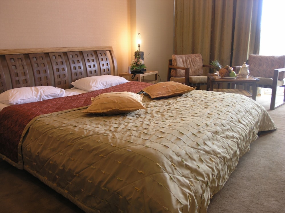 Golden Dragon Hotel 17/75