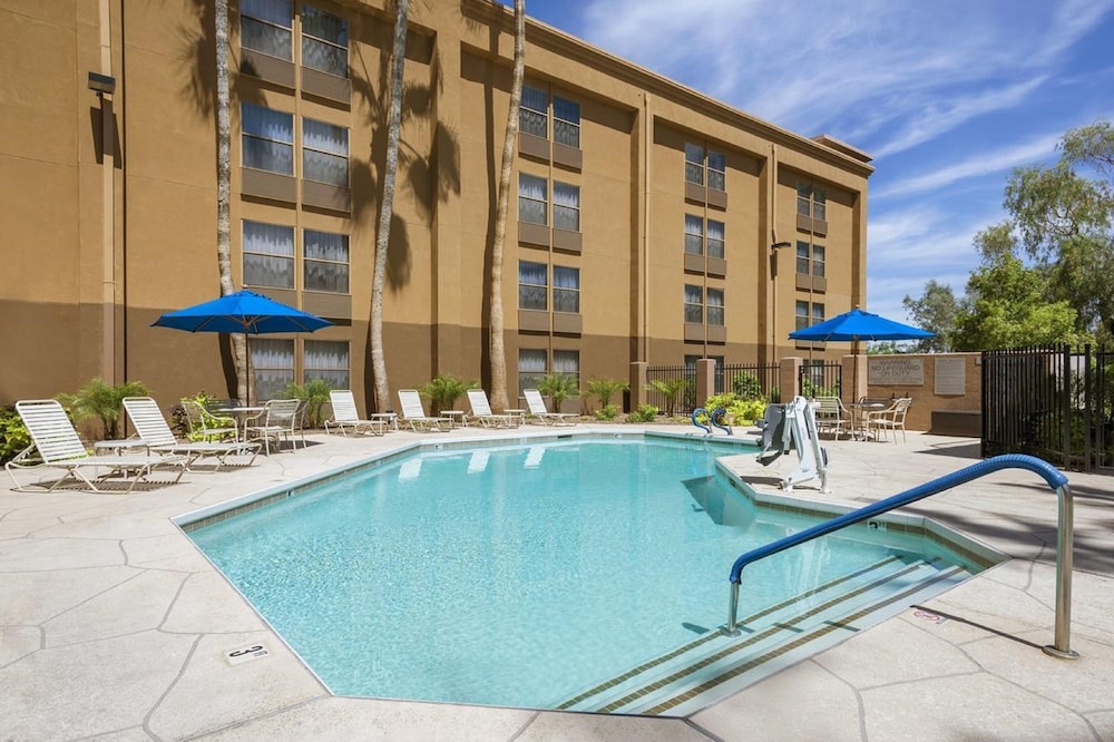 GreenTree Inn and Suites Phoenix Sky Harbor in PHOENIX - AZ