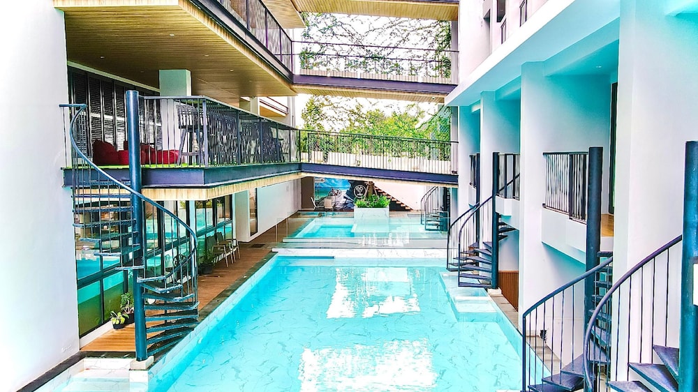 Tour De Phuket Hotel 70/71