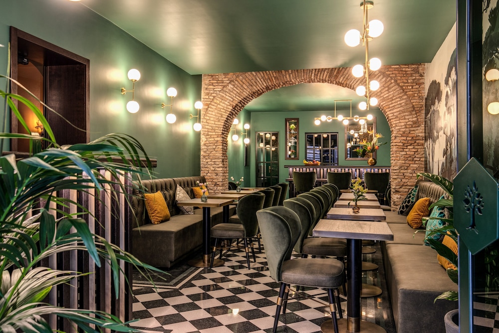 Tree Charme Parliament Boutique Hotel 56/73