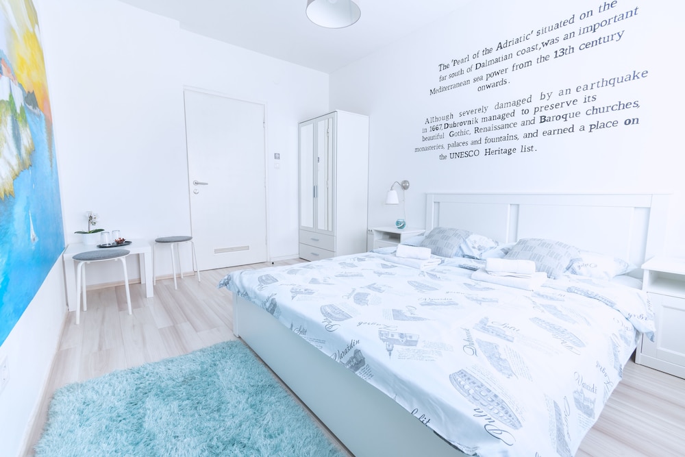 ROOM, DOUBLE BED, SHARED BATHROOM