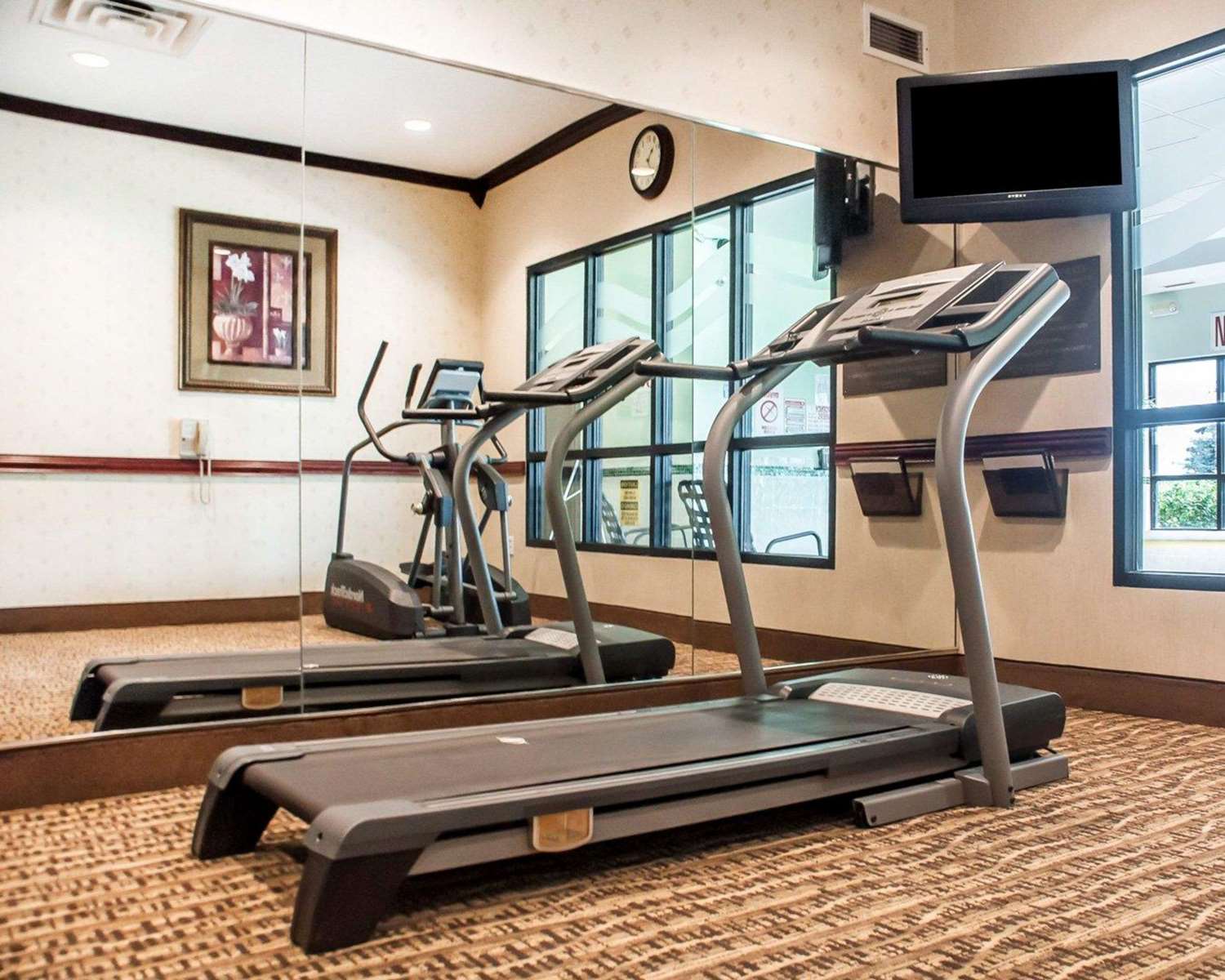 Quality Inn Near Walden Galleria Mall 17/36