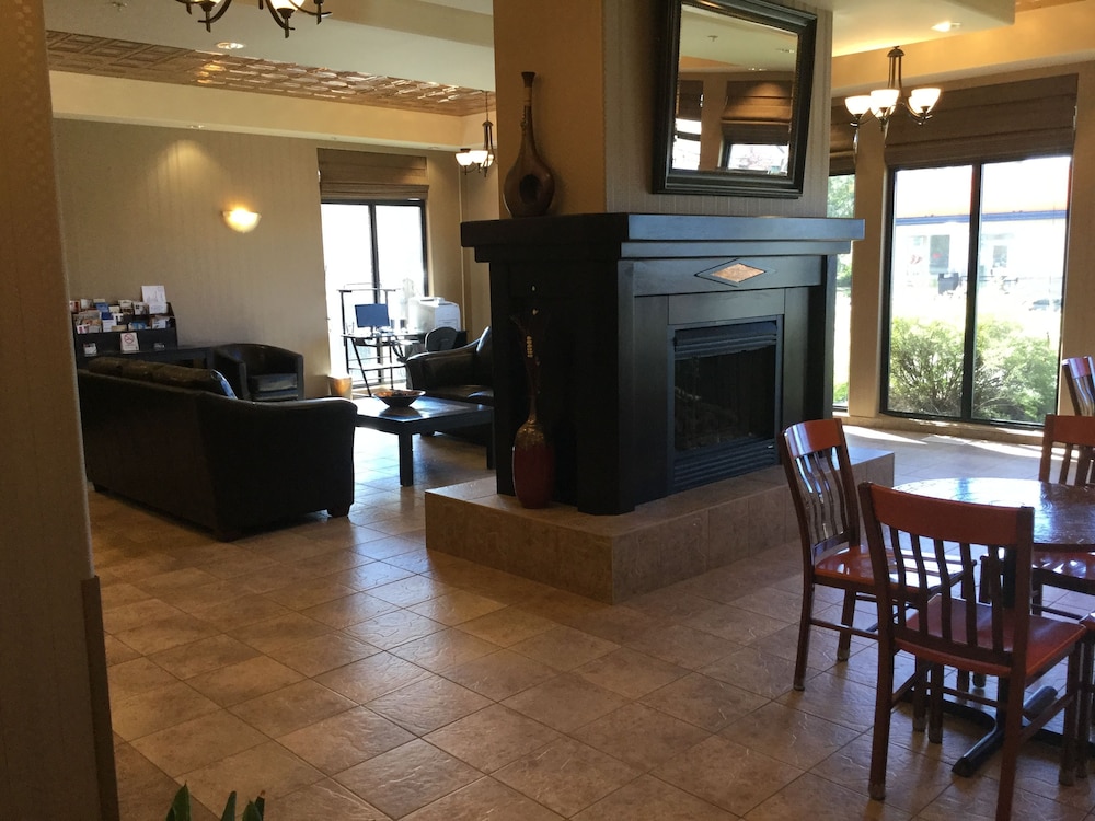 Super 8 by Wyndham Edson 18/25