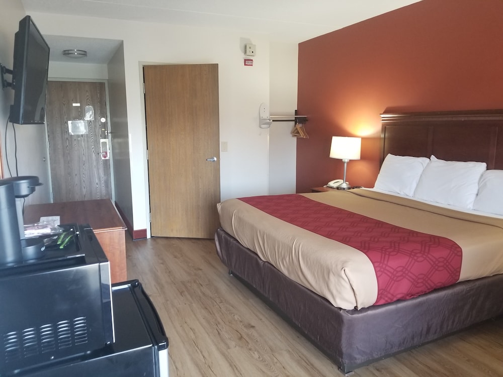 Econo Lodge Cadillac, MI 21/40